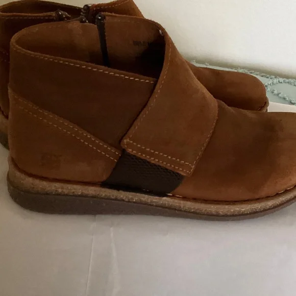 Born Chestnut Color Suede/Leather Ankle Boots size 9 - Picture 4 of 8